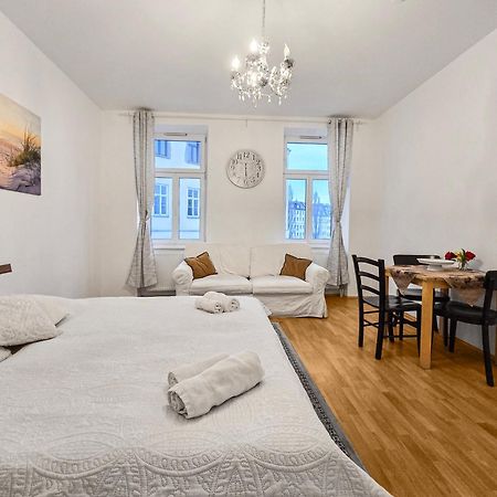 Modern Three-Bedroom, Triple King Beds Wina Bagian luar foto