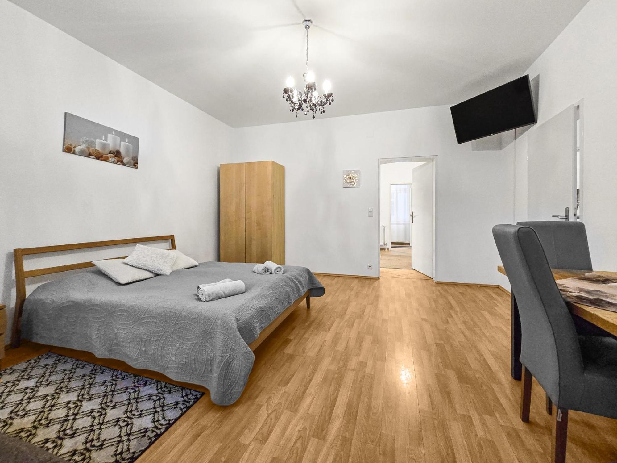 Modern Three-Bedroom, Triple King Beds Wina Bagian luar foto